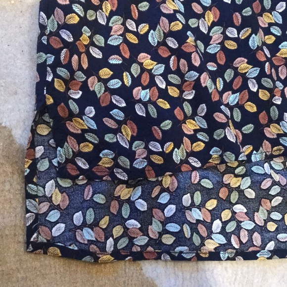 Gorgeous handmade leafy blouse - Picture 3 of 8